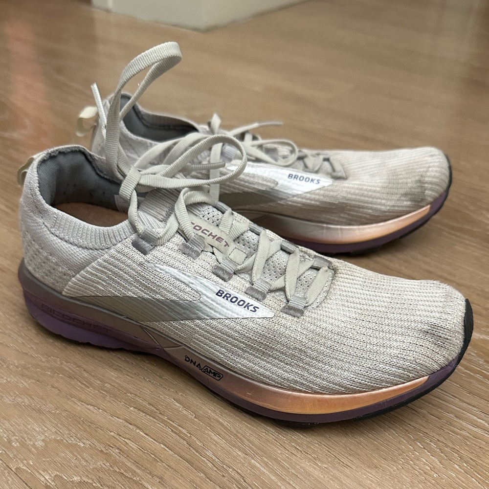 Brooks ricochet 2 size 8.5